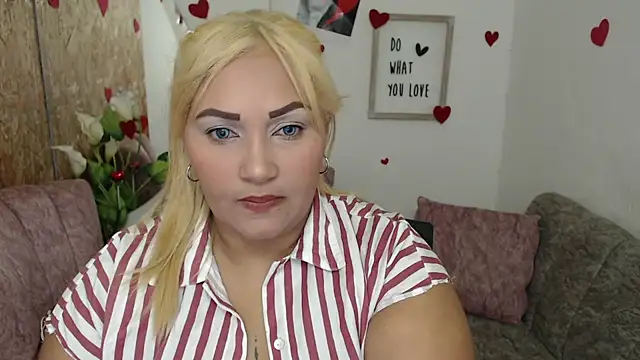 Snapshot of laleska_montenegro chatting on 17, 10, 2025 laleska montenegro online show from 17, 10, 2025