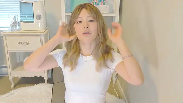 Nana with online show from 9, 11, 2025