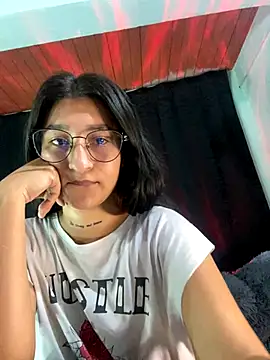 EVAH LEE  online show from 23, 10, 2025