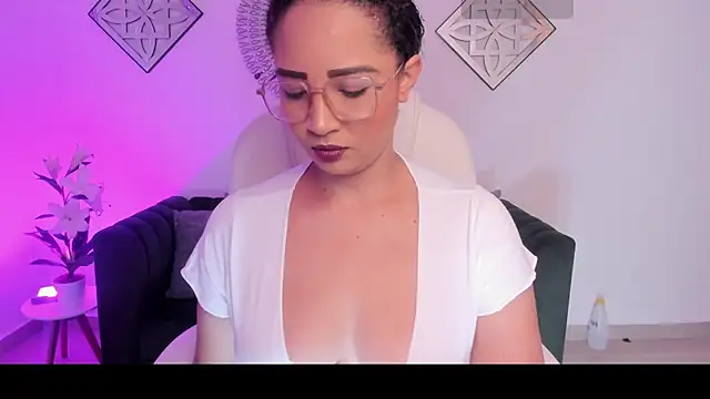 Snapshot of Sharon_breezee chatting on 17, 10, 2025 Sharon breezee online show from 17, 10, 2025