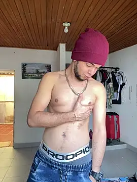 Snapshot of enzo_vittale03_ chatting on 16, 12, 2025 enzo vittale03 online show from 16, 12, 2025