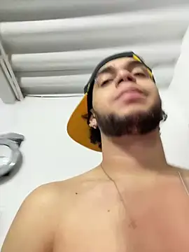 Snapshot of enzo_vittale03_ chatting on 5, 2, 2026 enzo vittale03 online show from 5, 2, 2026