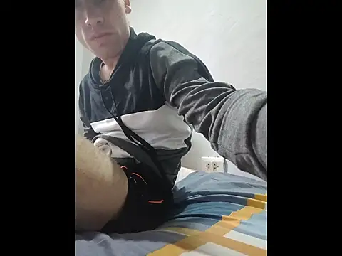 Snapshot of alex-golden chatting on 30, 11, 2025 alex-golden online show from 30, 11, 2025