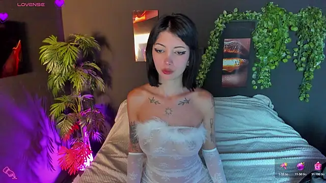 Evelyn Russoo online show from 18, 10, 2025