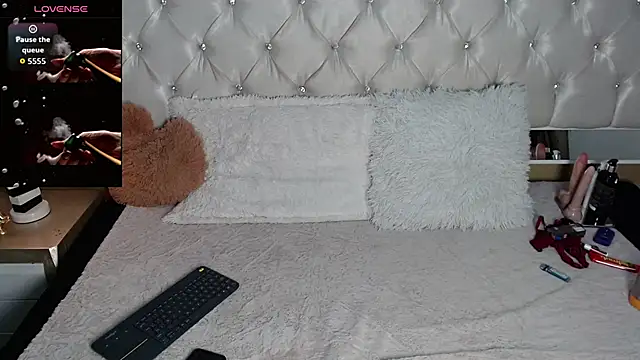 Cherrylionn online show from 10, 4, 2026