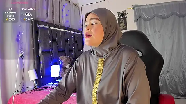 Snapshot of MarianFadel chatting on 9, 10, 2025 MarianFadel online show from 9, 10, 2025