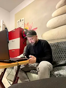 Snapshot of DavidMaros chatting on 8, 10, 2025 DavidMaros online show from 8, 10, 2025