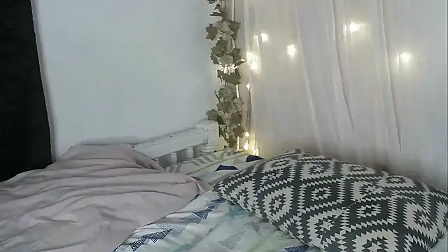 Snapshot of lishainparis18 chatting on 7, 10, 2025 lishainparis18 online show from 7, 10, 2025