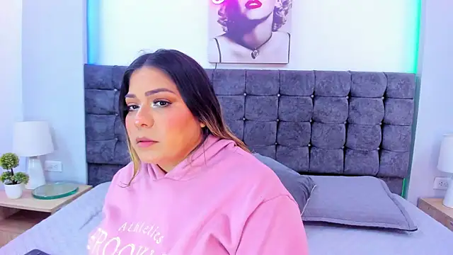 isabella horney  online show from 22, 12, 2025