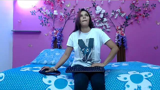 skinnybarbie022 online show from 8, 3, 2026