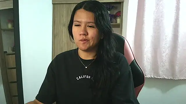 Oliviawatson1 online show from 13, 11, 2025