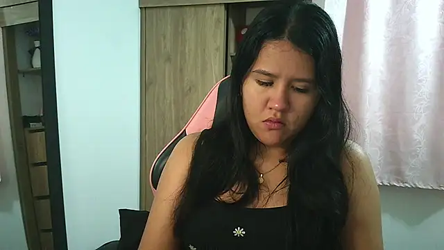 Oliviawatson1 online show from 4, 12, 2025