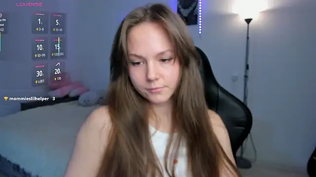 Snapshot of cute_little_ass chatting on 19, 10, 2025 cute little ass online show from 19, 10, 2025