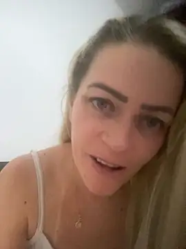 Snapshot of Alerquinasc chatting on 28, 11, 2025 Alerquinasc online show from 28, 11, 2025