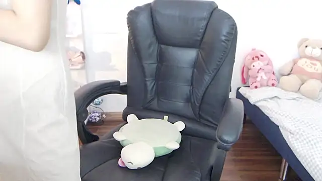 Suzie Wet Cave online show from 1, 10, 2025