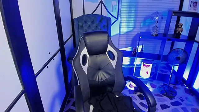 NahomiRichards  online show from 5, 11, 2025