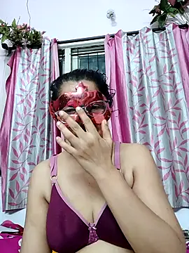 Snapshot of thanusi_2 chatting on 29, 4, 2026 thanusi 2 online show from 29, 4, 2026