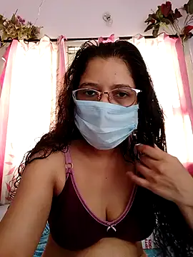 Snapshot of thanusi_2 chatting on 7, 5, 2026 thanusi 2 online show from 7, 5, 2026