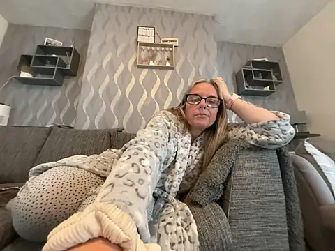 Anastasia-BlondeXX online show from 14, 4, 2026