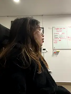 Isabela Colins online show from 16, 9, 2025