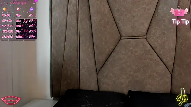 Isabela Colins online show from 30, 9, 2025