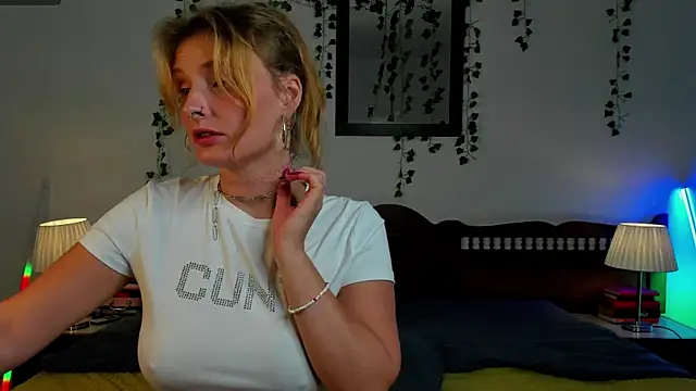 Ariana Spring online show from 10, 9, 2025