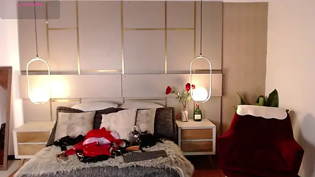 Lina Montclair online show from 23, 9, 2025