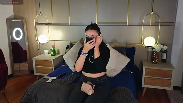 Lina Montclair online show from 21, 4, 2026