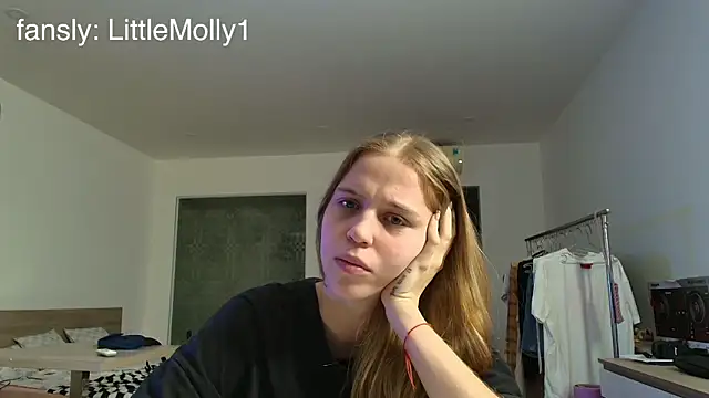 Snapshot of littlemolly11 chatting on 30, 9, 2025 littlemolly11 online show from 30, 9, 2025