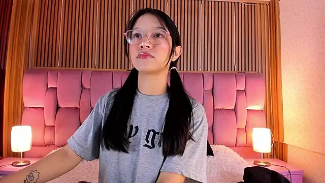 Sophie Calloway online show from 9, 9, 2025