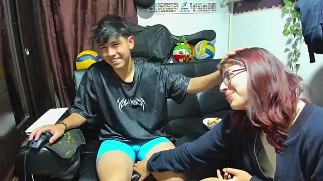 Snapshot of Donuts_DD chatting on 5, 10, 2025 Donuts DD online show from 5, 10, 2025