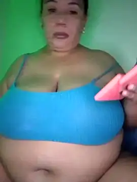 Snapshot of luzdanna chatting on 7, 5, 2026 luzdanna online show from 7, 5, 2026