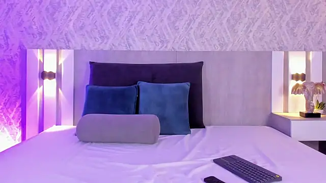 krystal foxx online show from 14, 4, 2026