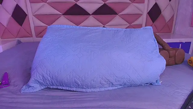 Snapshot of valecastro_ chatting on 8, 9, 2025 valecastro online show from 8, 9, 2025