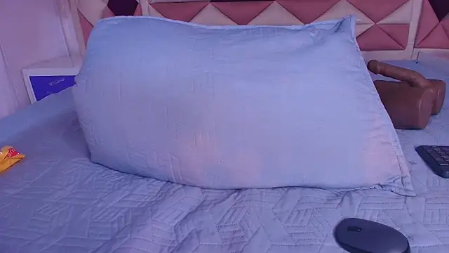 Snapshot of valecastro_ chatting on 11, 9, 2025 valecastro online show from 11, 9, 2025