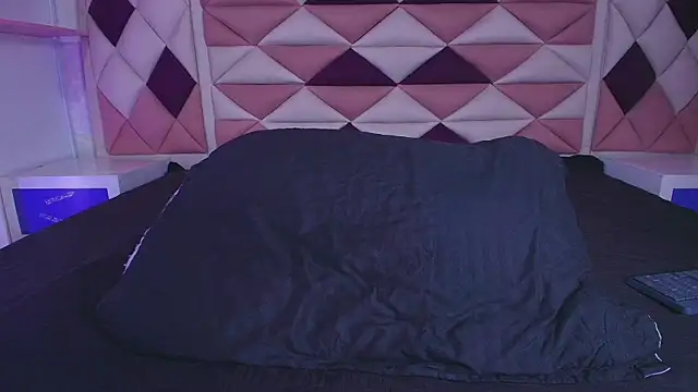 Snapshot of valecastro_ chatting on 18, 9, 2025 valecastro online show from 18, 9, 2025