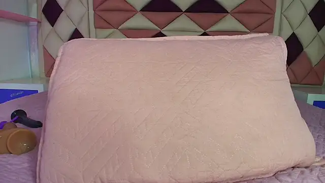 Snapshot of valecastro_ chatting on 3, 10, 2025 valecastro online show from 3, 10, 2025