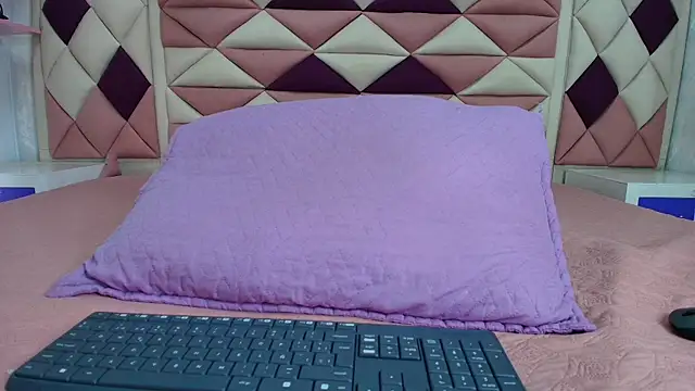 Snapshot of valecastro_ chatting on 6, 10, 2025 valecastro online show from 6, 10, 2025