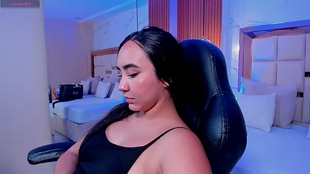 Snapshot of julieta_rosee chatting on 5, 5, 2026 julieta rosee online show from 5, 5, 2026