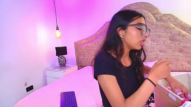 Snapshot of Sphere01 chatting on 19, 12, 2025 Sphere01 online show from 19, 12, 2025