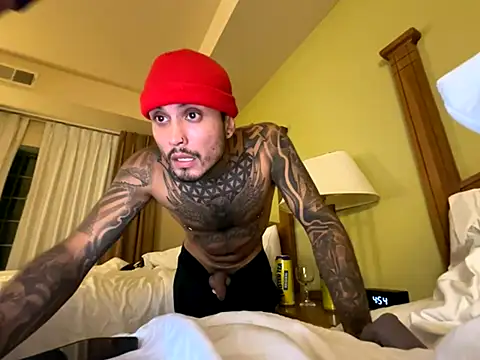 Snapshot of Ranthru13 chatting on 2, 10, 2025 Ranthru13 online show from 2, 10, 2025