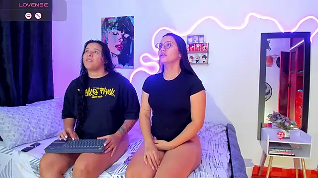 Snapshot of Dilan_and_Mia chatting on 18, 9, 2025 Dilan and Mia online show from 18, 9, 2025