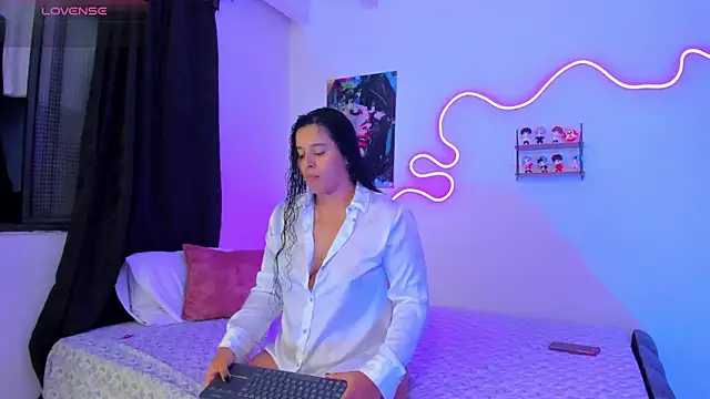 Snapshot of Dilan_and_Mia chatting on 7, 11, 2025 Dilan and Mia online show from 7, 11, 2025