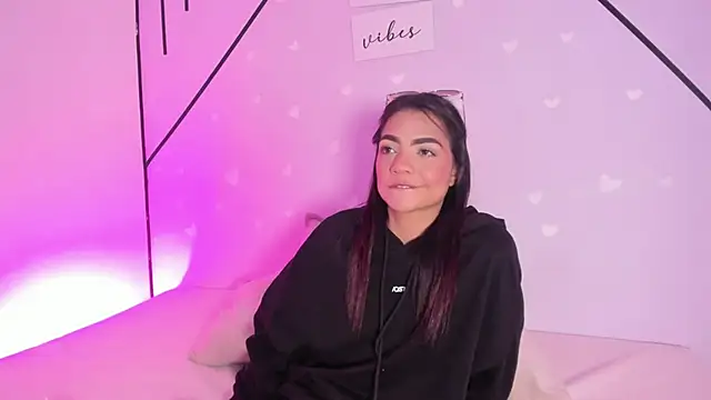 MiahCornell  online show from 17, 3, 2026