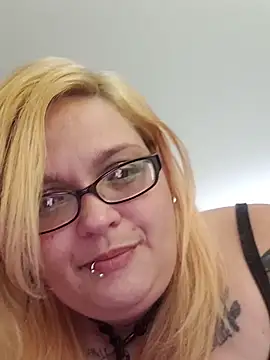 Snapshot of Jynxthefoxyfuck chatting on 11, 11, 2025 Jynxthefoxyfuck online show from 11, 11, 2025