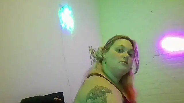Snapshot of Jynxthefoxyfuck chatting on 14, 12, 2025 Jynxthefoxyfuck online show from 14, 12, 2025