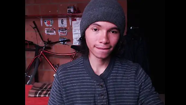 Xoxo Smiles online show from 24, 9, 2025