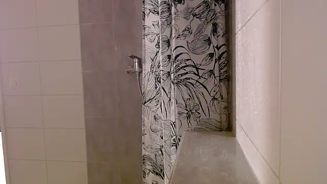 Snapshot of Hijuga chatting on 18, 11, 2025 Hijuga online show from 18, 11, 2025