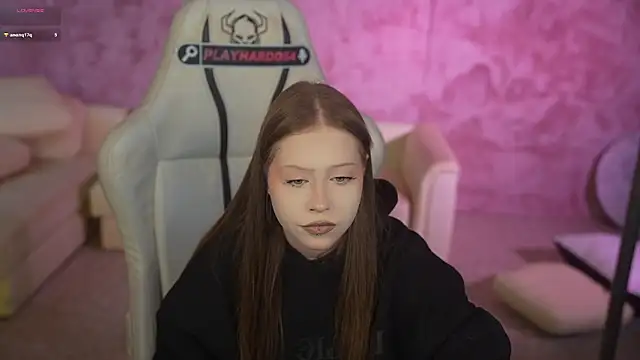 Esmie Smile online show from 28, 4, 2026