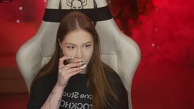 Esmie Smile online show from 4, 7, 2026